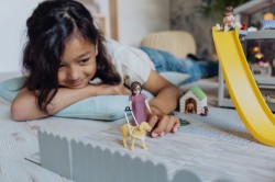 I-60102600-60808000-Lundby-doll-with-cane-and-guide-dog-1-.jpg