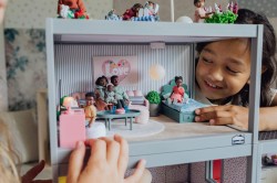 I-60102300-60807700-60202900-60208000-60605100-Lundby-dollhouse-dolls-set-Billie-1-.jpg