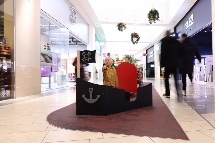 I-12161403-Pirate-Ship-in-Mall-1.jpg