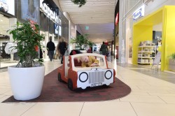 I-12161300-Flat-Car-Red-in-Mall-1.jpg