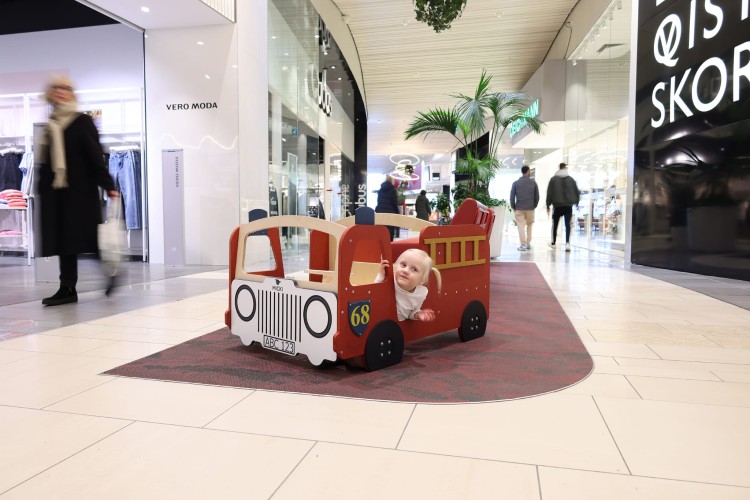 I-12161200-Fire-Truck-in-Mall-3.jpg