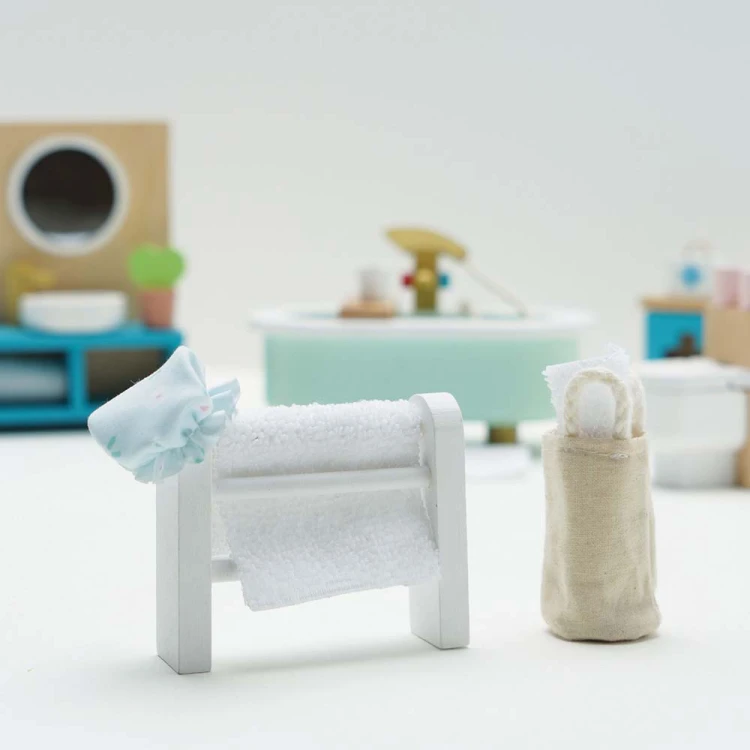 ME060C-daisylane-bathroom-towel-rail-laundry-basket-and-shower-cap.jpg