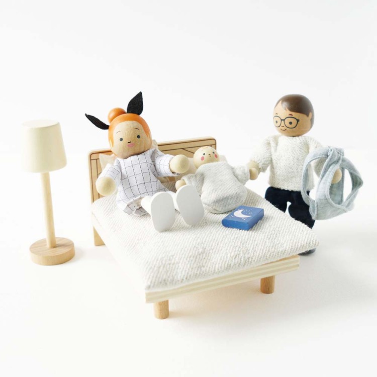 P053-my-doll-family-parents-and-baby-on-bed.jpg