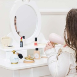 TV293-star-beauty-set-girl-blowdrying-her-hair.jpg
