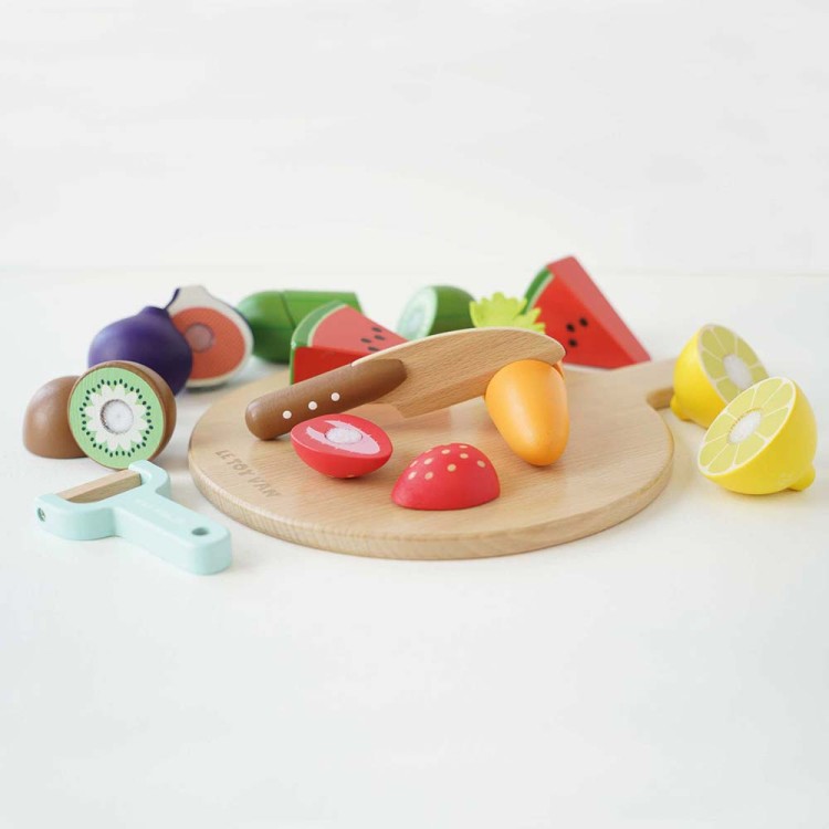 TV355-chopping-board-knife-cutting-carrot.jpg