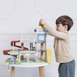 TV439-boy-landing-helicopter-on-top-of-le-grand-garage.jpg