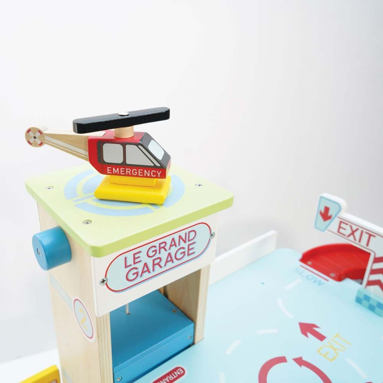 TV439-le-grand-garage-helicopter-landing-pad.jpg