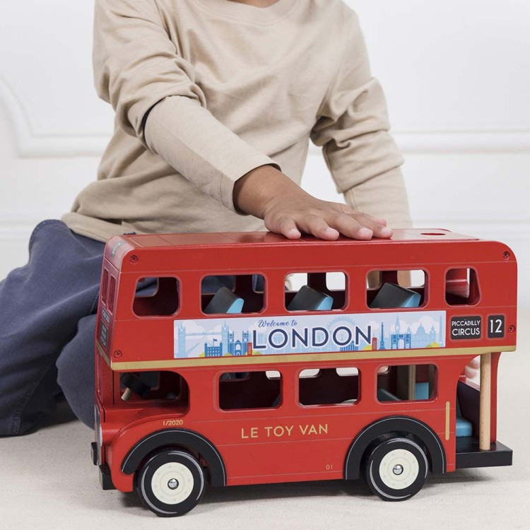 TV469-london-bus-being-pushed.jpg