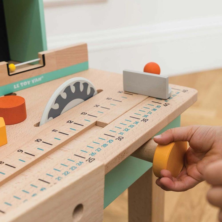 TV475-alex-s-workbench-spinning-circular-saw.jpg