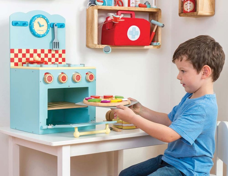 TV265-honeybake-blue-oven-hob-cooker-kitchen-boy-pizza.jpg