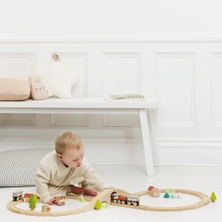 TV702-firgure-of-8-train-set-toddler-playing-with-bridge.jpg