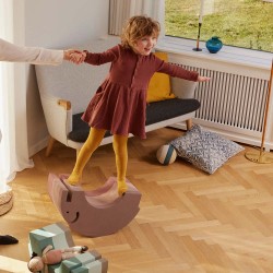 01-101-024-111-elephant-vintage-rose-play-5.jpg