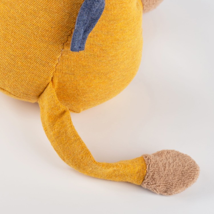 6846ea6bc01b4-cuddling-lion-yellow.jpeg