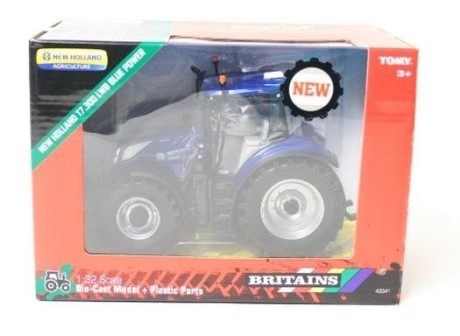 Przejdź do produktu Britains Traktor New Holland T7.300 Blue TOMY