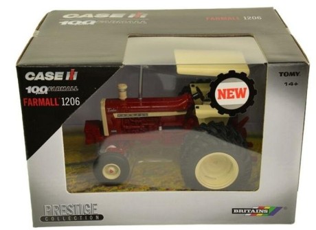 Przejdź do produktu Britains Traktor Case IH Farmall 1206 TOMY