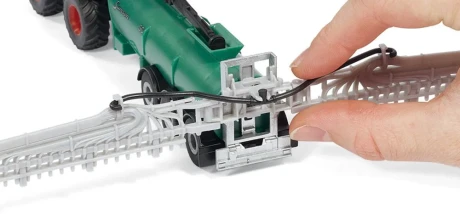 Przejdź do produktu Siku Farmer - Traktor ClaasXerion z cysterną S1827