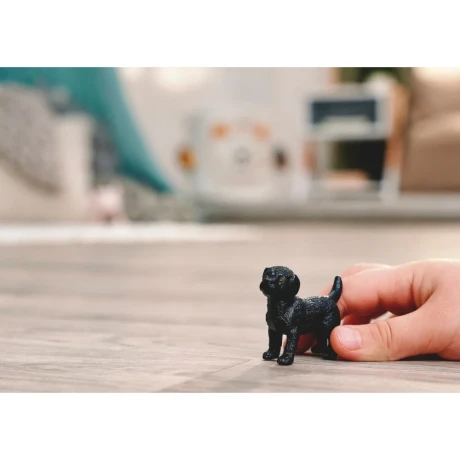 Przejdź do produktu Figurka szczeniaka Labradora (czarny) – ręcznie malowana, realistyczna (Schleich)